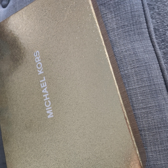 Michael Kors Chic Burgundy Hat And Scarf Set - Picture 3 of 3